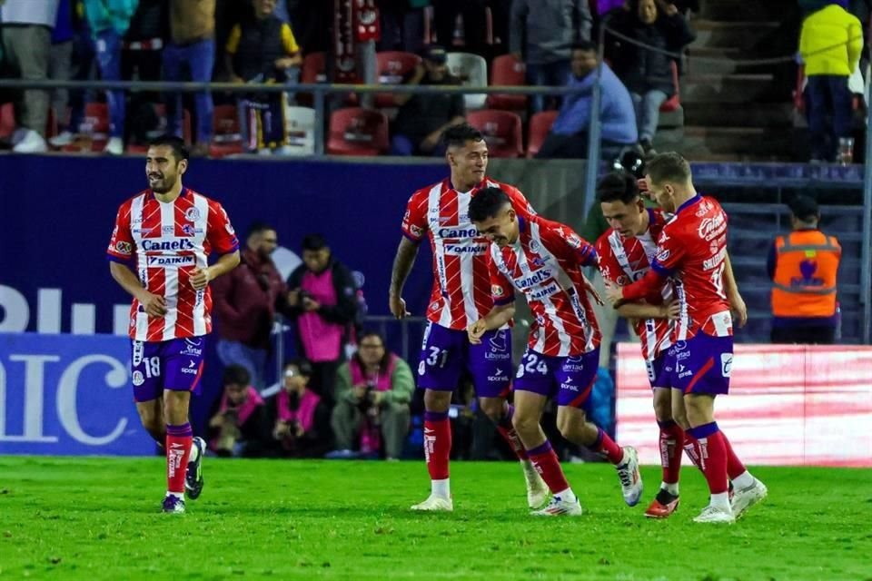 El Atlético de San Luis vino de atrás en casa para llevarse el triunfo ante Santos y subir al quinto lugar general.