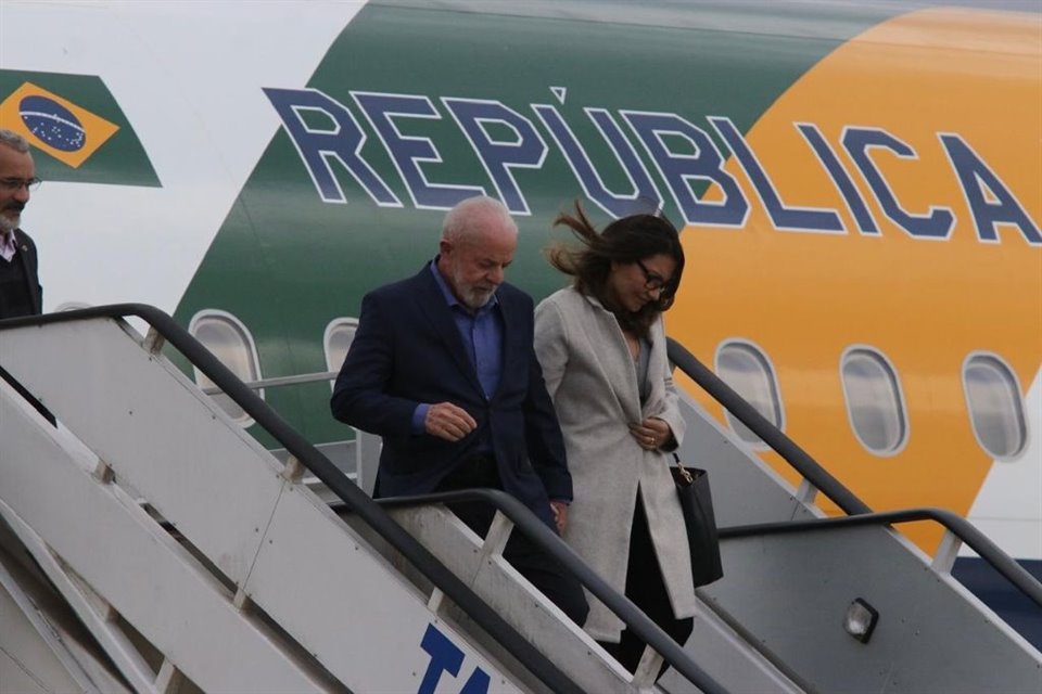 El presidente brasileño Luiz Inácio Lula da Silva en su arribo al Aeropuerto Internacional Felipe Ángeles. 