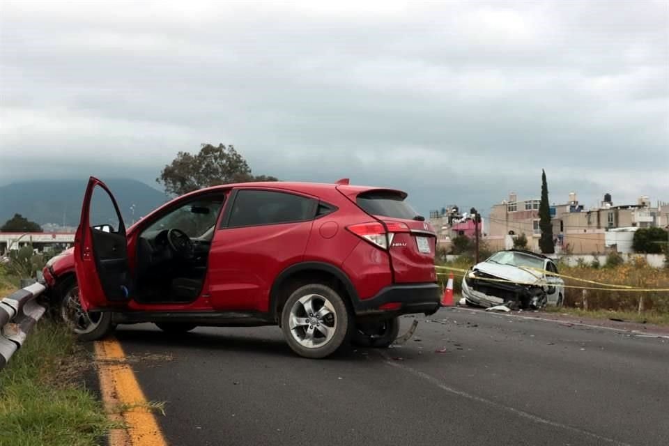 El conductor de un automóvil blanco falleció tras un choque sobre la Autopista México-Pirámides.