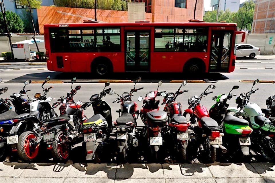 El parque vehicular contaminante, encabezado por las motocicletas, sigue en incremento, en las entidades de la Megalópolis.