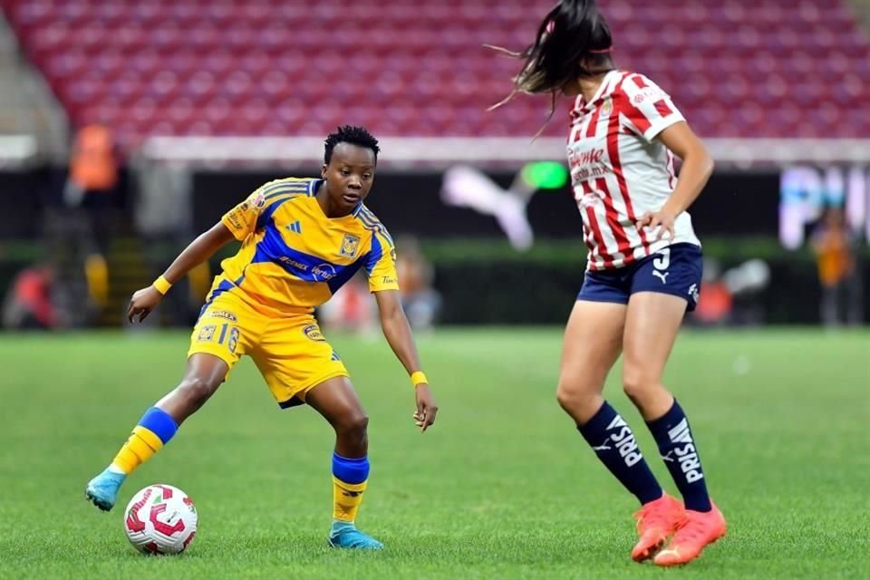 Tigres Femenil puso en riesgo la cima de la tabla general tras igualar 1-1 ante Chivas Femenil en Guadalajara, pues podrían ser superadas este lunes si las Tuzas del Pachuca le ganan a Toluca.