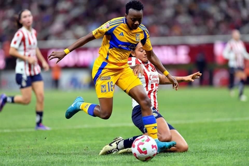 Tigres Femenil puso en riesgo la cima de la tabla general tras igualar 1-1 ante Chivas Femenil en Guadalajara, pues podrían ser superadas este lunes si las Tuzas del Pachuca le ganan a Toluca.