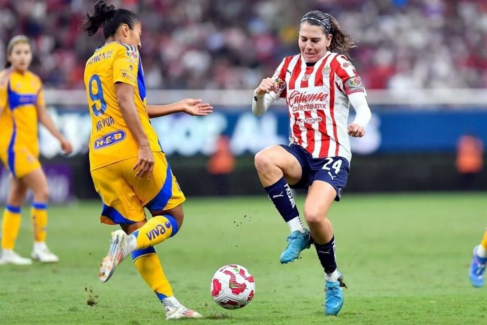 Tigres Femenil puso en riesgo la cima de la tabla general tras igualar 1-1 ante Chivas Femenil en Guadalajara, pues podrían ser superadas este lunes si las Tuzas del Pachuca le ganan a Toluca.