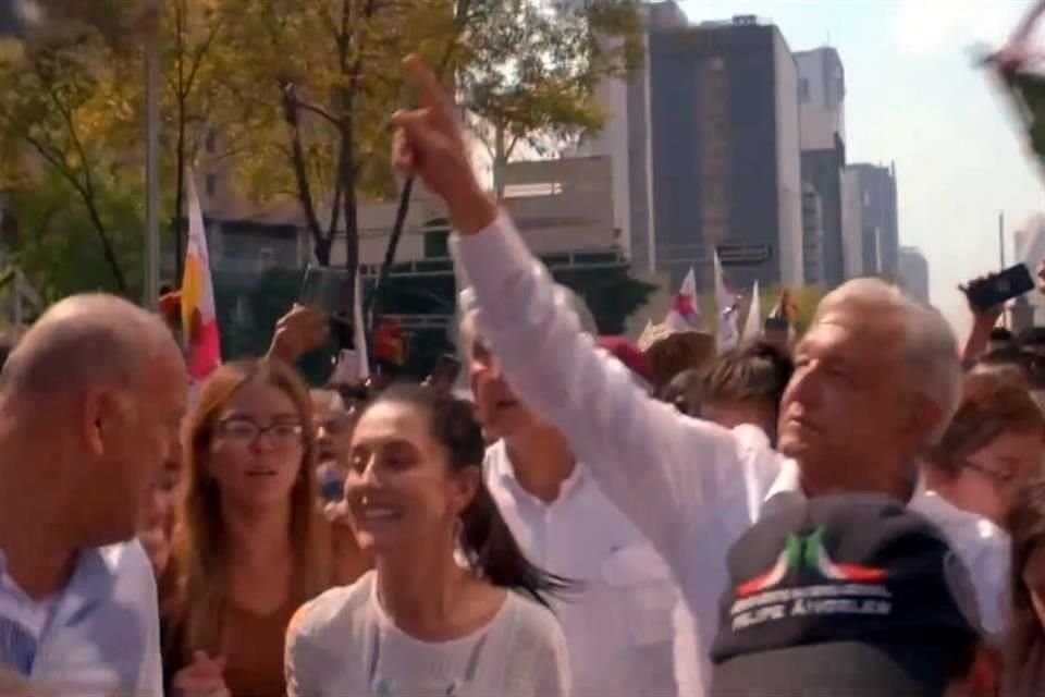 En su video, la Presidenta electa muestra imágenes junto a AMLO como en la marcha a '4 años de la Transformación'.