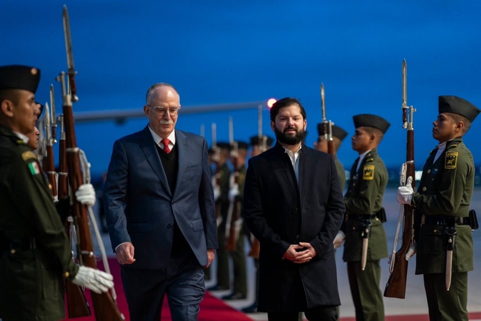 Gabriel Boric, Presidente de Chile, fue recibido por Julio Berdegué, próximo Secretario de Agricultura.