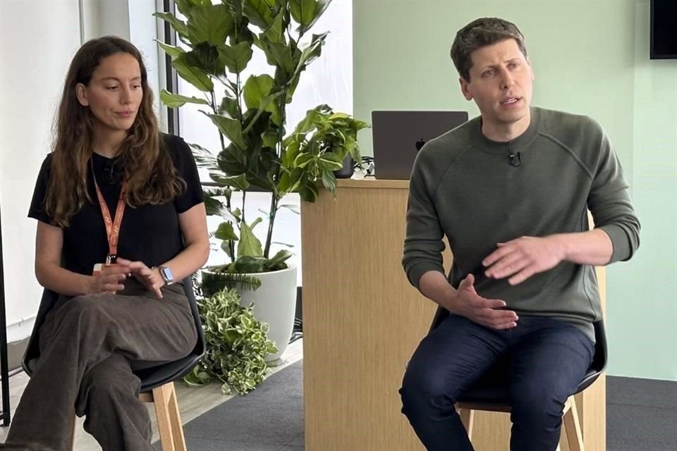 Sam Altman, director ejecutivo de OpenAI, y Mira Murati, directora de tecnología.