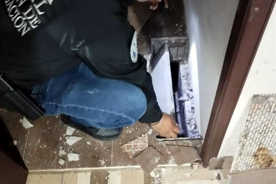 Al término de la diligencia, el inmueble quedó asegurado y fueron colocados sellos en las puertas de acceso, para continuar con las indagatorias.