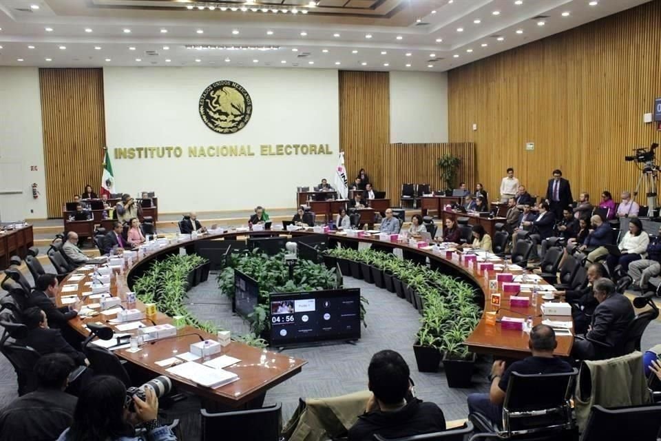 Un tribunal federal confirmó hoy la suspensión provisional que ordena al INE detener todos los preparativos para la elección judicial extraordinaria, prevista para junio de 2025.