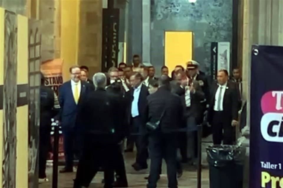 El Presidente de Colombia, Gustavo Petro, llega al Antiguo Palacio de Medicina.