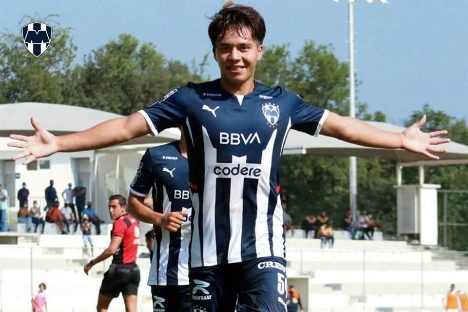 El mediocampista Víctor Lóepz, de 18 años, anotó un gol y puso el pase para otro.