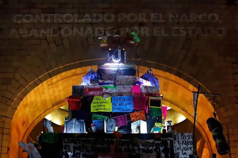 Los manifestantes alzaron una estructura piramidal de 7 niveles.