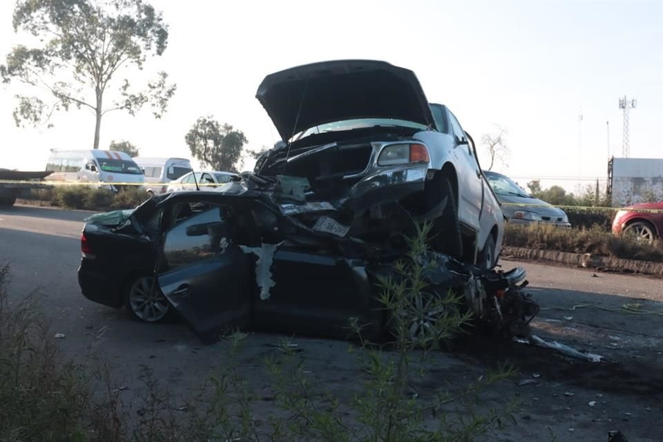 La víctima conducía un Volkswagen Vento y fue embestido de frente por una camioneta pickup, cuyo conductor perdió el control e invadió el sentido opuesto.