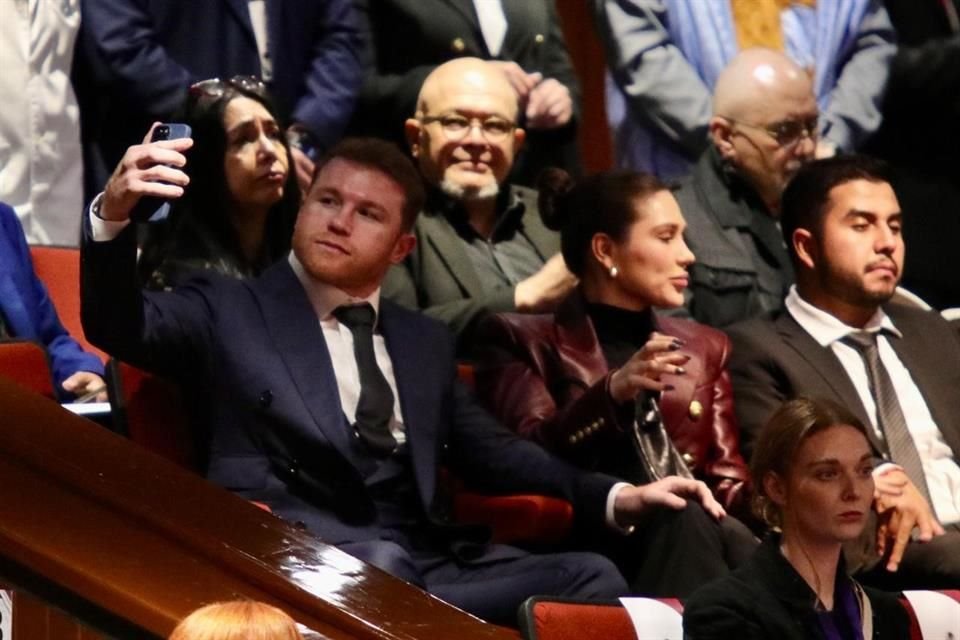 'Canelo' Álvarez acudió a San Lázaro para presenciar la toma de protesta de Claudia Sheinbaum y dijo que tiene fe en la primera Presidenta.