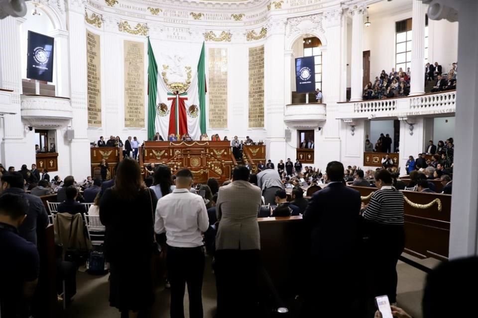 Durante el evento, simpatizantes gritaron porras para mostrar su apoyo