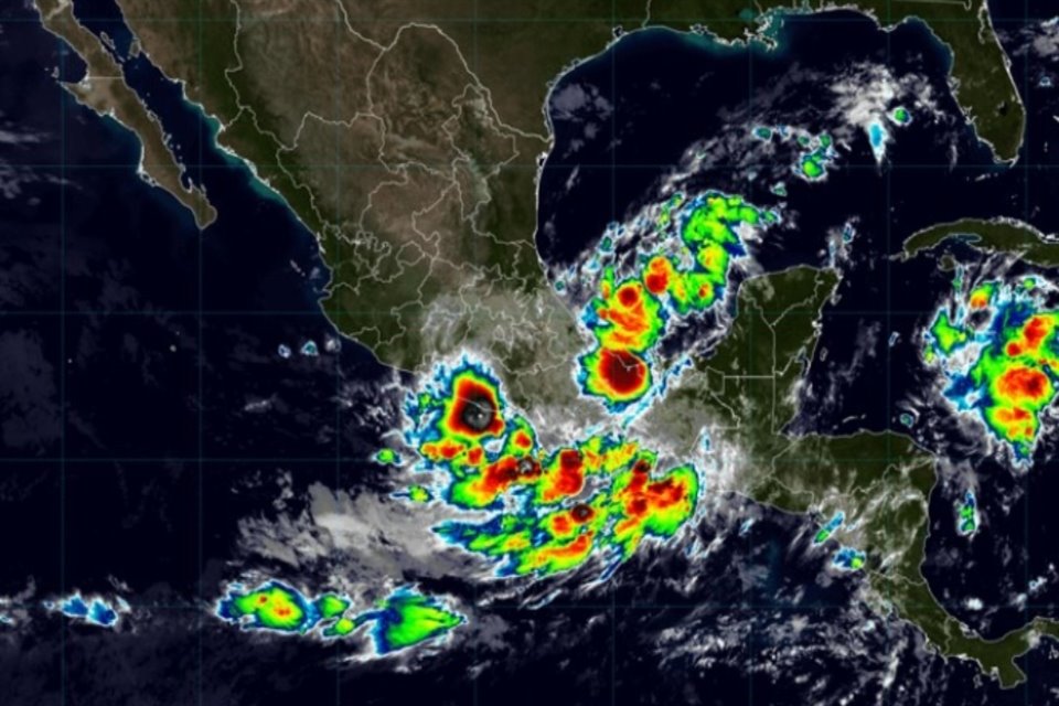 Ciclón se formó frente a costas de Oaxaca e impactaría entre la noche del jueves y la madrugada del viernes entre Chacahua y Pto. Escondido.