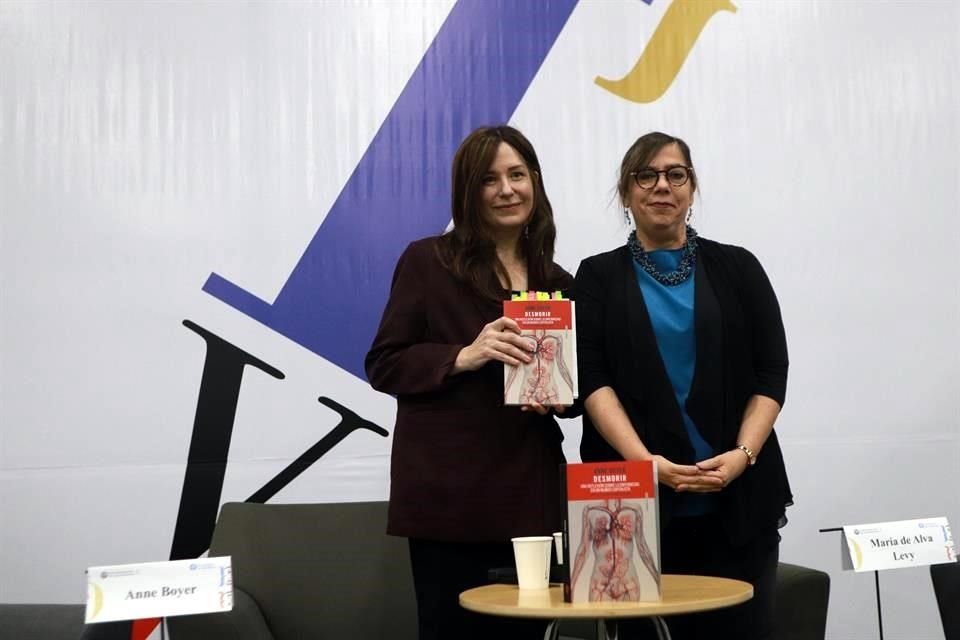 Boyer estuvo acompañada por María de Alva en la presentación de su libro en el marco de la FIL de Monterrey.