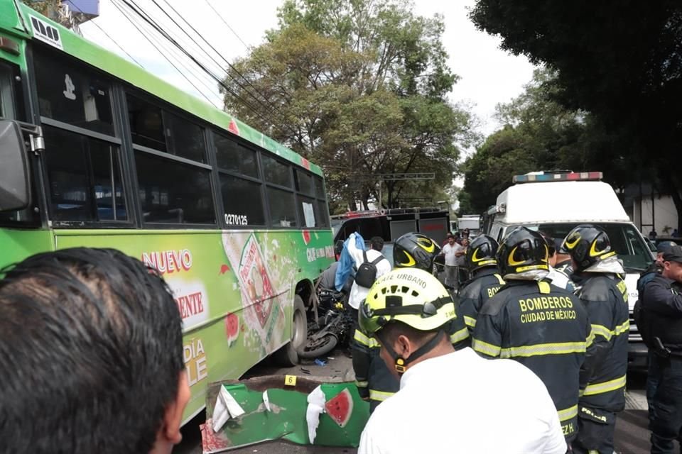 El delincuente intentó escapar en una moto junto con un cómplice, pero fue embestido por la víctima en la esquina de Eje 5 Sur Avenida Purísima y Eje 2 oriente Calzada La Viga.