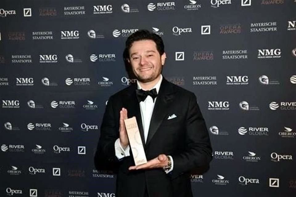 El premio le fue entregado a Arturo Chacón-Cruz en Múnich, Alemania, durante la ceremonia anual de los International Opera Awards.