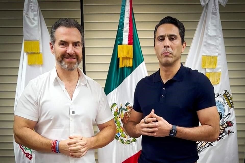 Adrián de la Garza (izq.), alcalde de Monterrey y Aldo de Nigris.