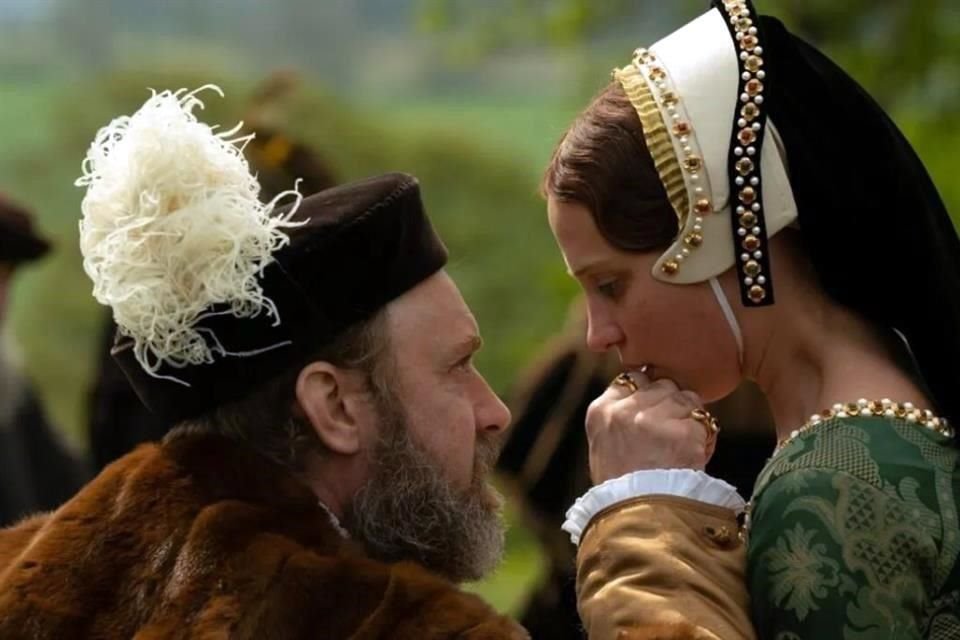 En esta última, Alicia Vikander interpreta a Katherine Parr, la sexta y última esposa del Rey Enrique VIII de Inglaterra, a su vez interpretado por Jude Law.