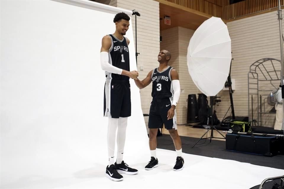 Victor Wembanyama y Chris Paul son la esperanza de San Antonio.