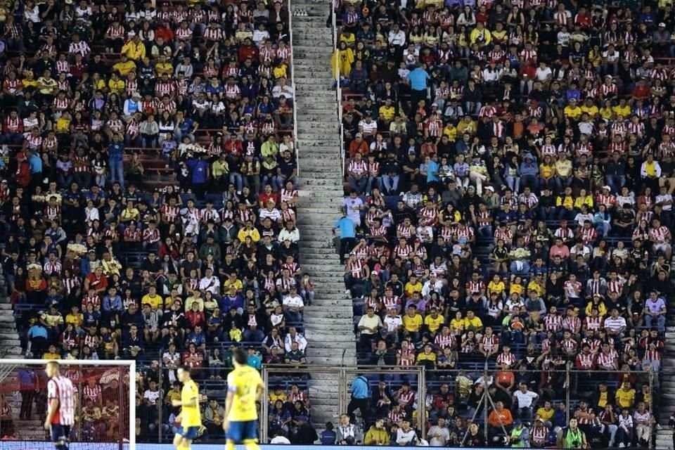 A la directiva del América le duele que en los Clásicos hubo más afición rival.