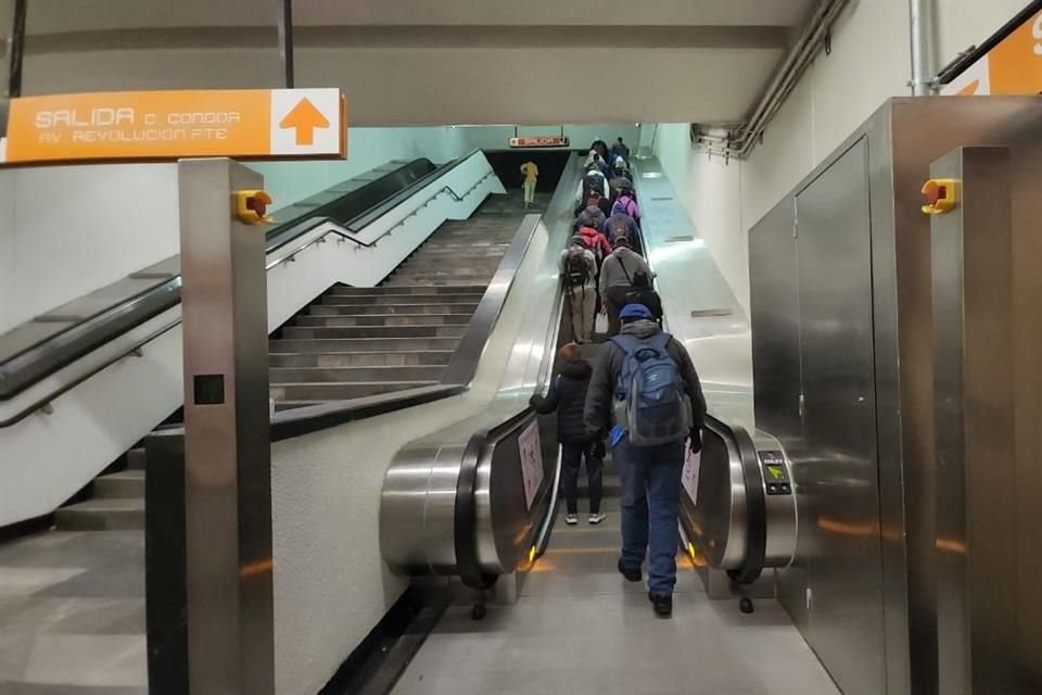 En la Línea 7 también se renuevan dos equipos en la estación Mixcoac y cuatro en Polanco.