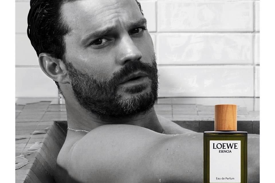 LOEWE Esencia EDP, protagonizada por Jamie Dornan, captura la esencia de la naturaleza y frescura de los paisajes europeos.