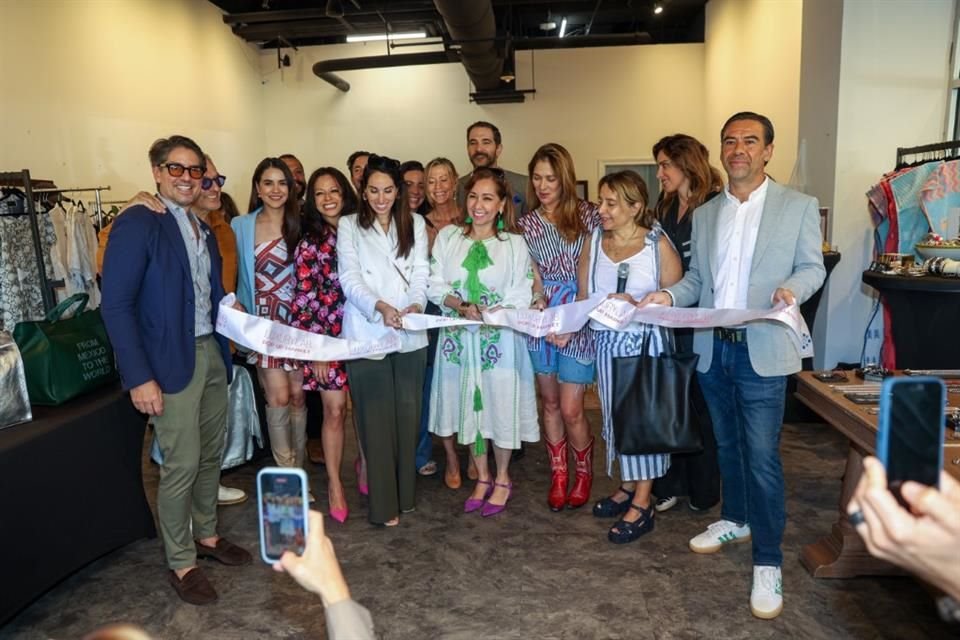 El primer día del evento comenzó con el corte de listón inaugural, a cargo de Abelardo Marcondes, CEO de LuxuryLab Pop-Up Market, acompañado por María Elena Orantes López, Cónsul General de México.