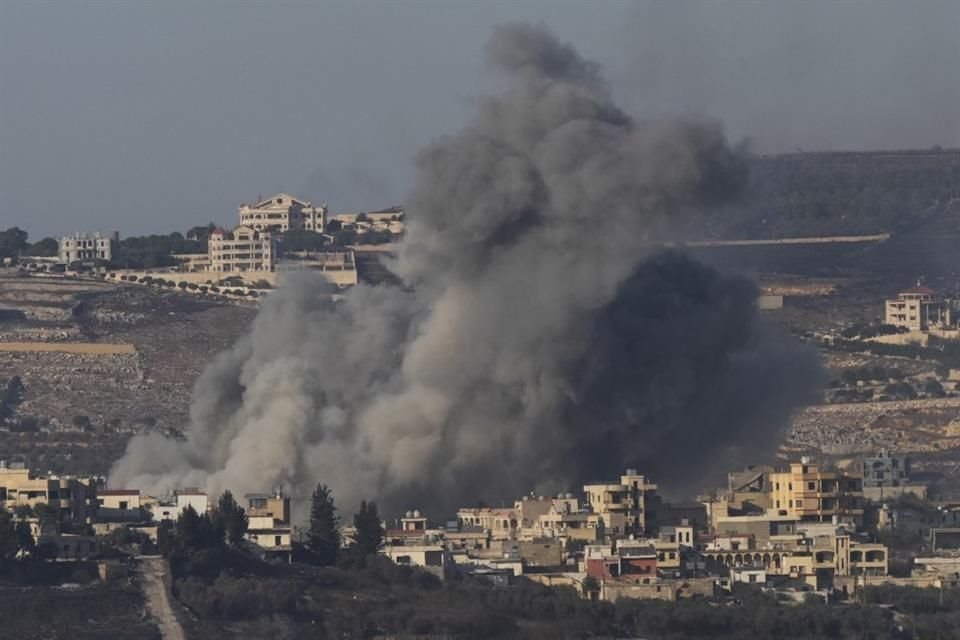 Una nube de humo tras un ataque israelí en el sur de Líbano, el 3 de octubre del 2024.