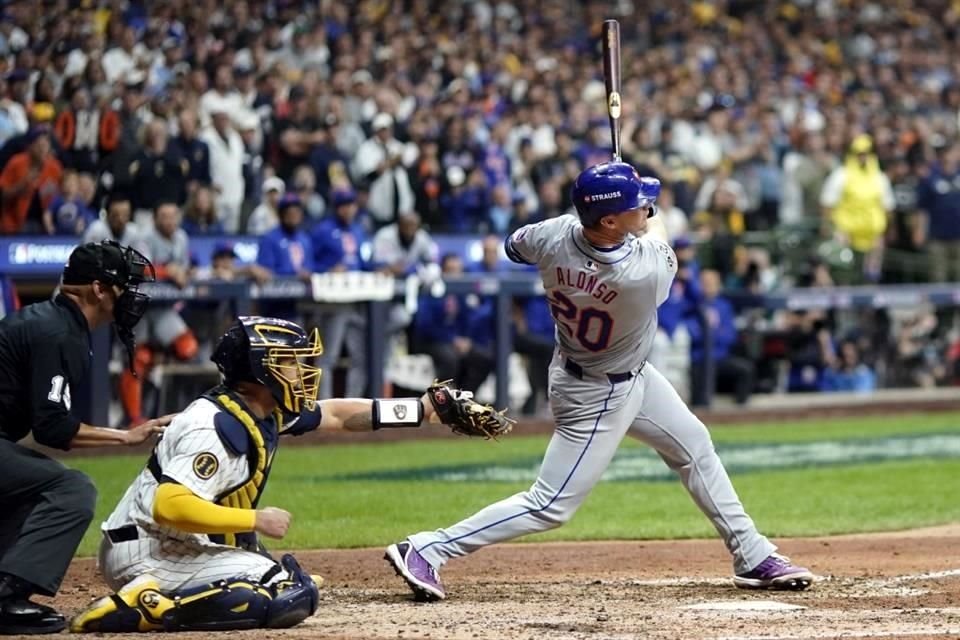 Pete Alonso inició la remontada con un cuadrangular a la banda contraria.