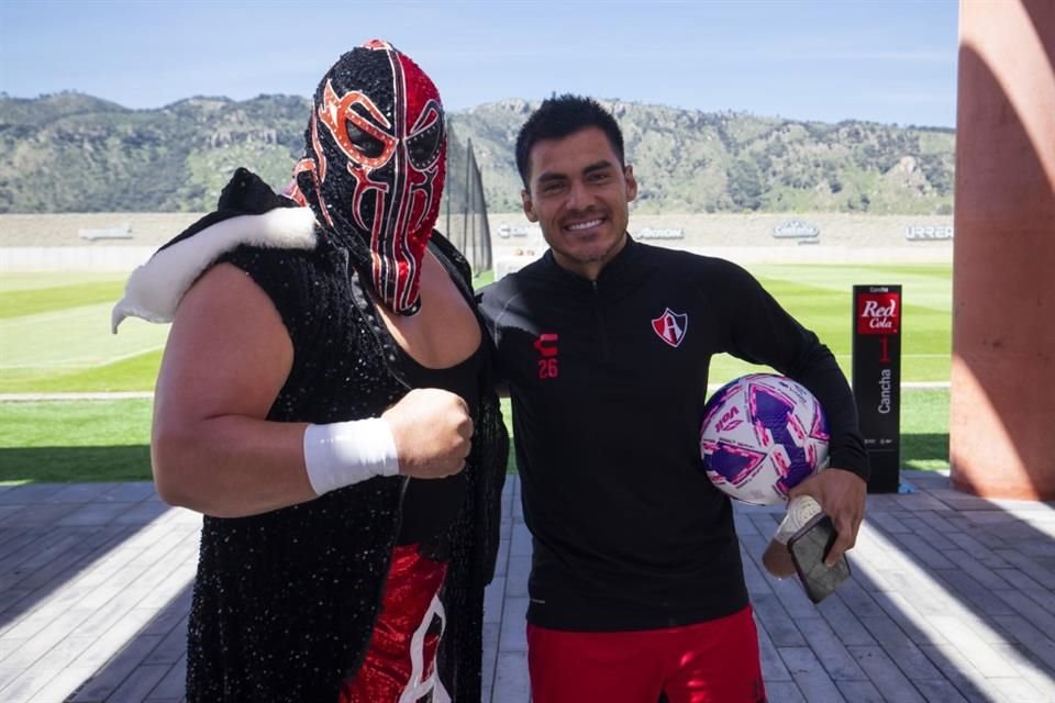 El capitán del Atlas, Aldo Rocha, también convivió con el luchador rudo del CMLL.