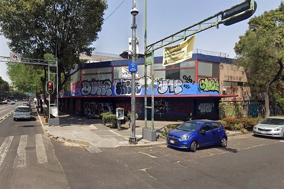 ANTES.Además de un diseño peatonal, la esquina tenía arbustos.