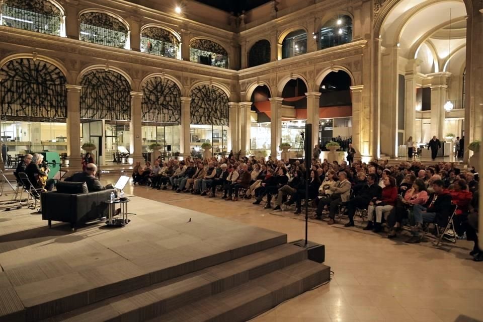 En las instalaciones de REFORMA, la noche de este jueves se presentó 'De herencias y querencias', un homenaje a Germán Dehesa, quien este año hubiera festejado su 80 aniversario.