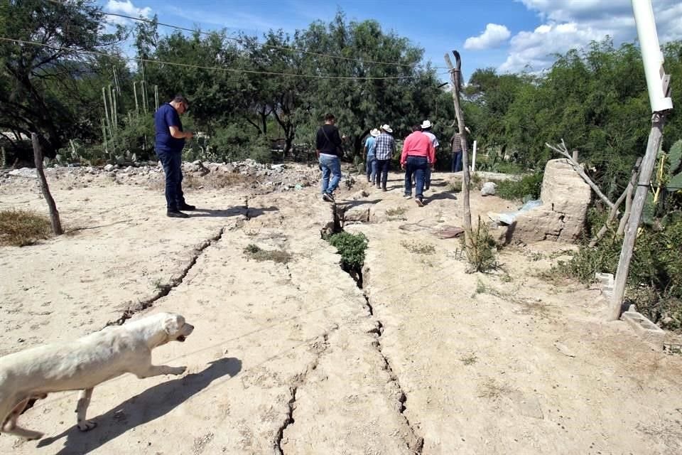 La mega grieta es de aproximadamente 10 kilómetros de longitud.