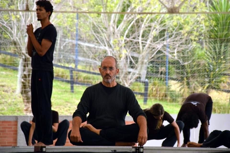 El coreógrafo Álvaro Restrepo fundó El Colegio del Cuerpo junto con la bailarina y coreógrafa francesa Marie France Delieuvin en Cartagena.