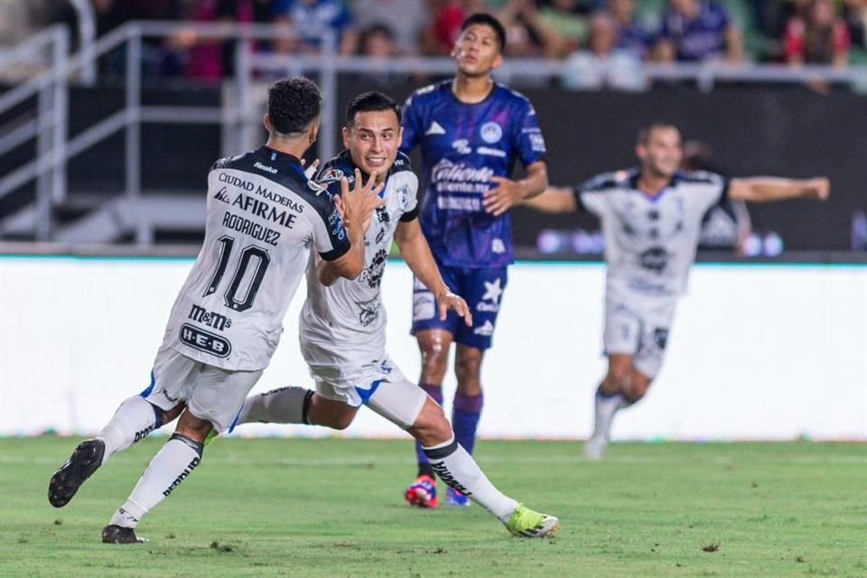 El Querétaro alargó a cuatro sus partidos consecutivos sin perder, luego de empatar de visita 2-2 al Mazatlán, con gol en el agregado.