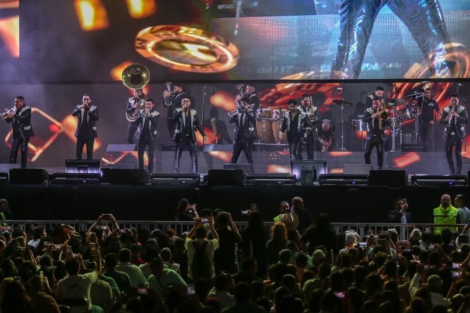 El primer concierto de las Fiestas de Octubre fue el de la Banda El Recodo.