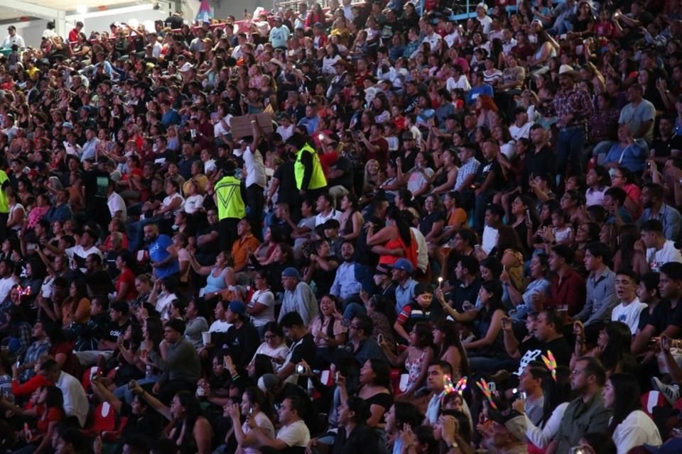 El primer concierto de las Fiestas de Octubre fue el de la Banda El Recodo.