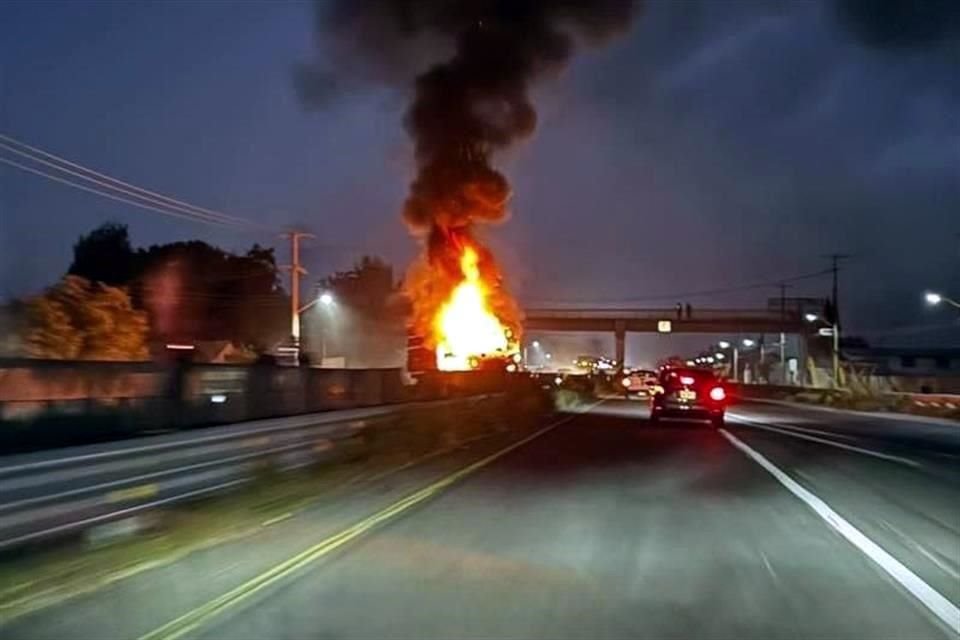 Aguascalientes vivió momentos de tensión con bloqueos en la carretera 45 norte tras un enfrentamiento entre autoridades y civiles armados.