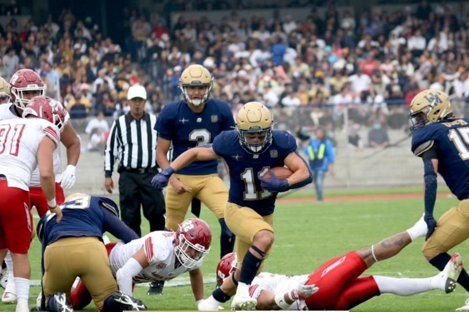 Pumas CU se llevó el Clásico estudiantil al vencer 35-10 a las Águilas Blancas en el emparrillado del Estadio Olímpico Universitario.