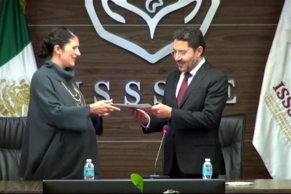 Bertha Alcalde Luján entregó a Martí Batres las riendas de la dirección general del ISSSTE.