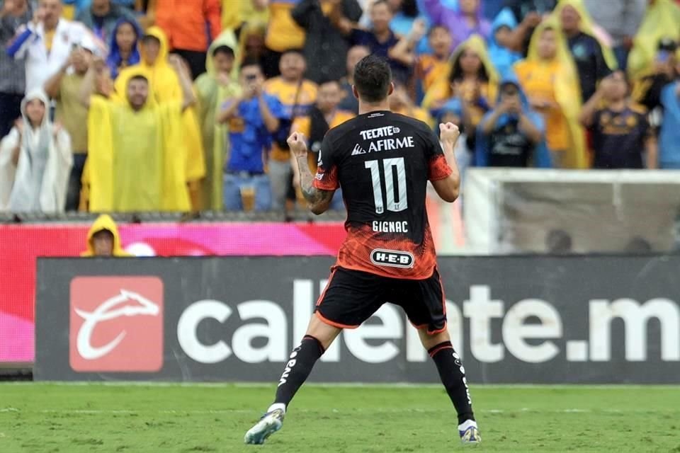 Gignac marcó un golazo en tiro directo en el primer tiempo.