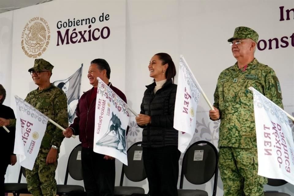 La Presidenta destacó el papel del Ejército en obras públicas durante el arranque del Tren México Pachuca.