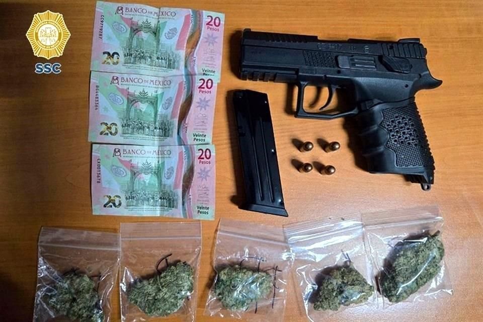 al momento de la detención, el sospechoso fue detenido con un arma y posible droga.