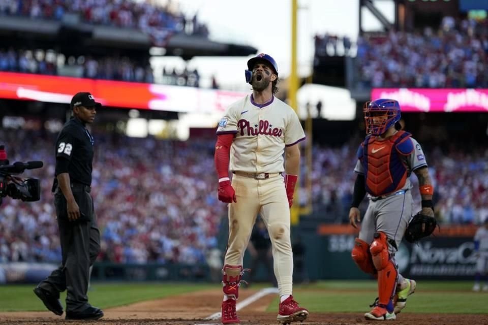 Bryce Harper también destrozó un lanzamiento de Severino en la sexta.