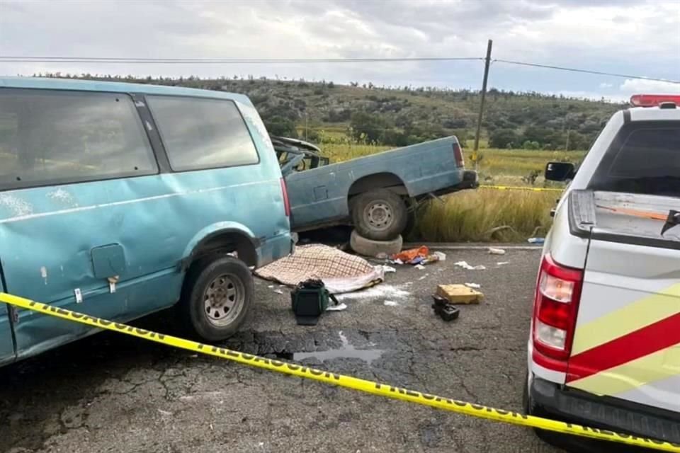 Seis personas murieron en un choque frontal entre dos vehículos, sobre la carretera que va de Aguascalientes a San Luis Potosí, en Ojuelos.