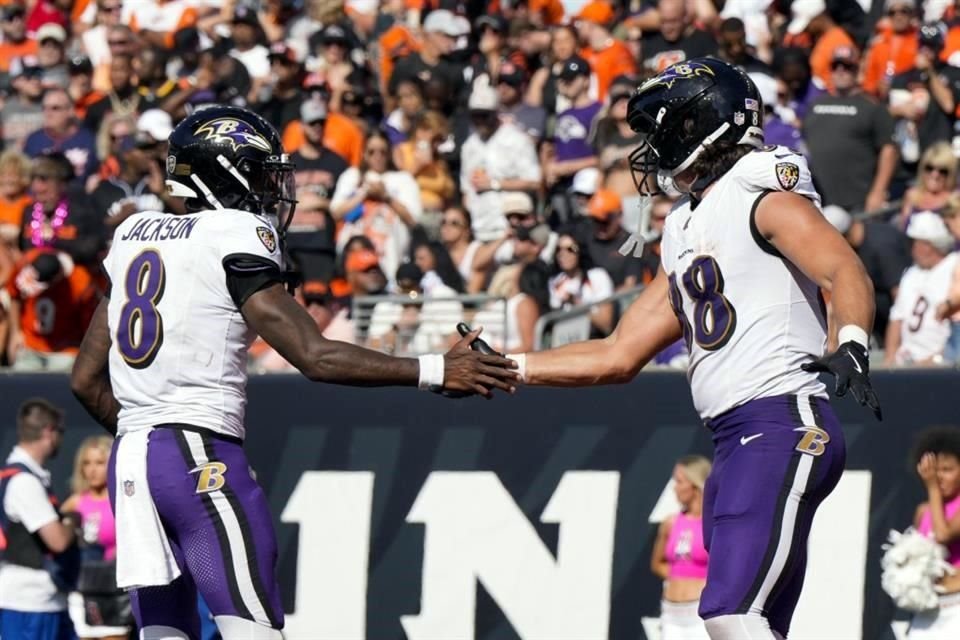 Lamar Jackson brilló y comandó de buena forma la ofensiva de los Ravens.