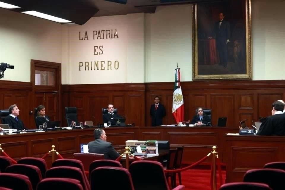 Corte discutirá hoy, o a más tardar mañana, si Norma Piña puede frenar la reforma al PJ en el marco de la controversia que abrió el pasado jueves.