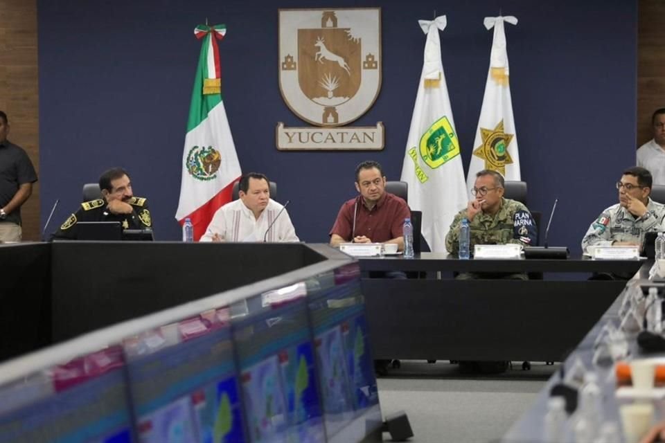 El Comité de Emergencias del Consejo Estatal de Protección Civil de Yucatán decretó la suspensión de actividades no esenciales para hoy y mañana en toda la entidad.